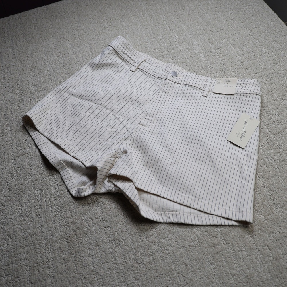 Universal Thread Womens High Rise Sailor Shorts Cream Pinstripe Size 17 NWT
